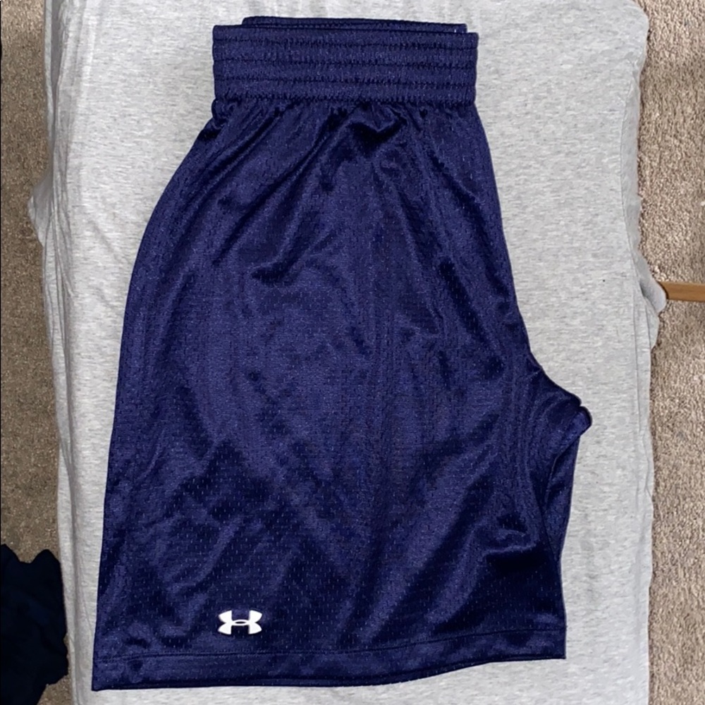 2 shorts mesh Under Armor and Champion L and M - Picture 3 of 4